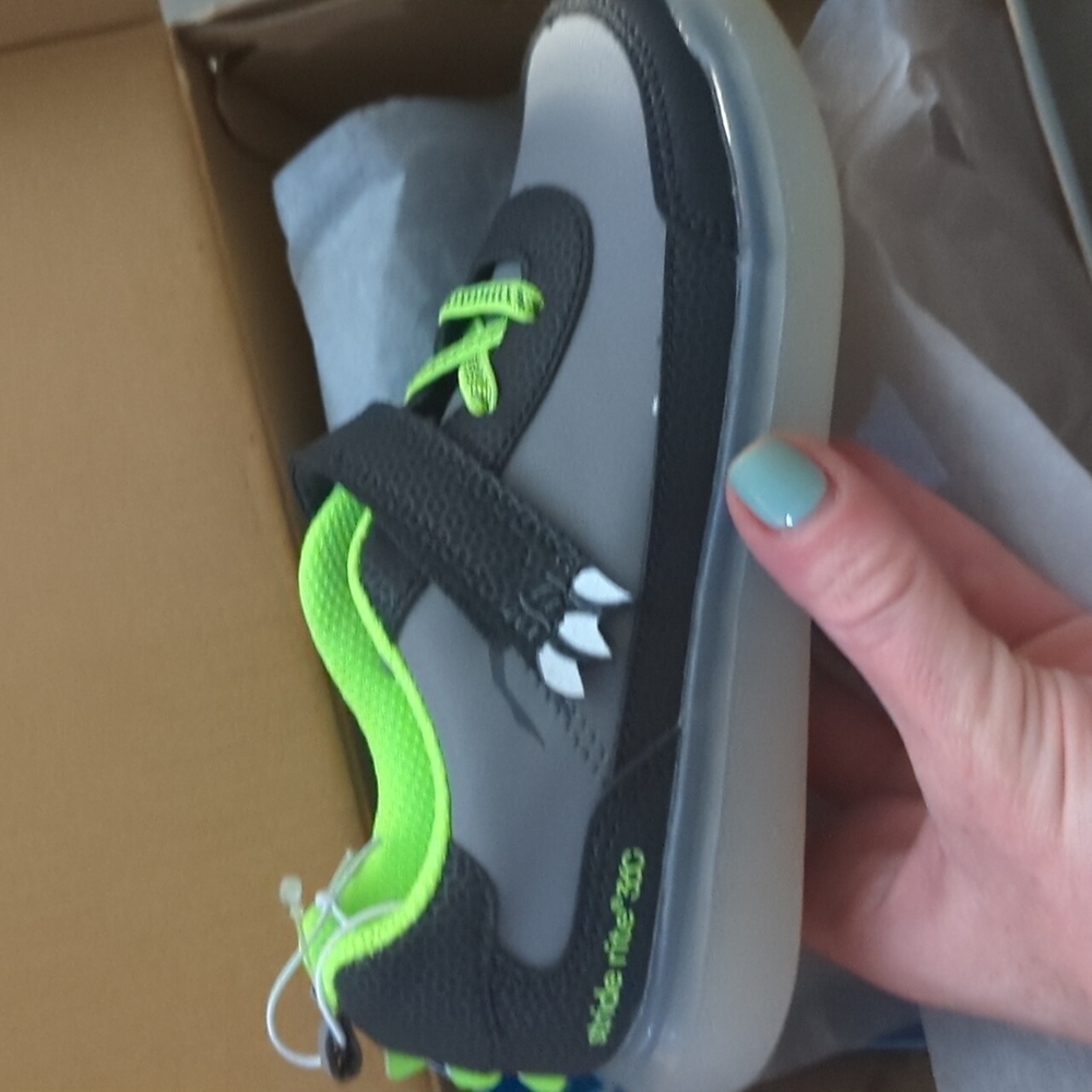 NIB Stride Rite size 11 toddler boys light-up sneaker